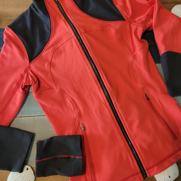Lululemon jacket size 6 - Picture 6 of 6